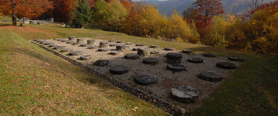 Templul-mare-de-calcar,-in-zona-sacra-a-Sarmizegetusei-Regia